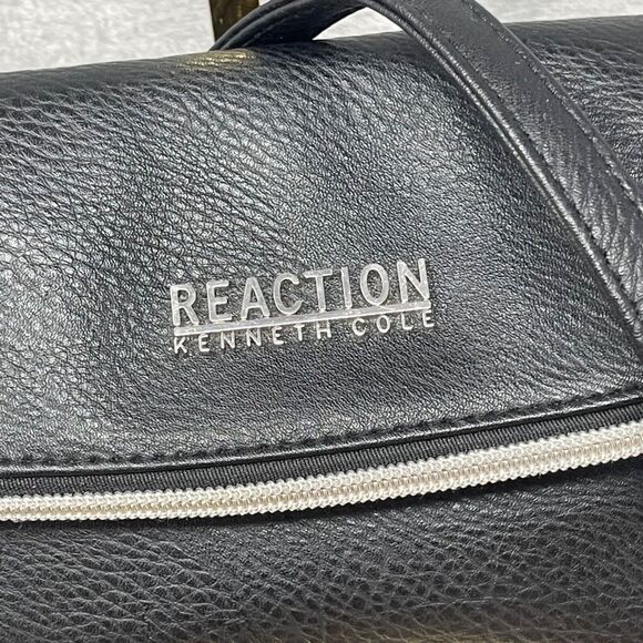 Kenneth Cole Reaction Crossbody Bag Black Pebbled Faux Leather Snap Flap Zipper - Picture 2 of 16